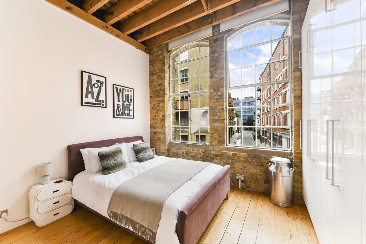 CourageYard's tweet photo. 🏡Home of the Month🏡
A stunning 2-bedroom apartment from @ShadThamesFJL is this month’s #HomeoftheMonth.
Just look at those wooden beams, double height ceilings, and multi-paned windows!
Check out the full feature: https://t.co/UjyV7YTjnU
#bermondsey #se1 #southwark #london https://t.co/GrU591nw2R
