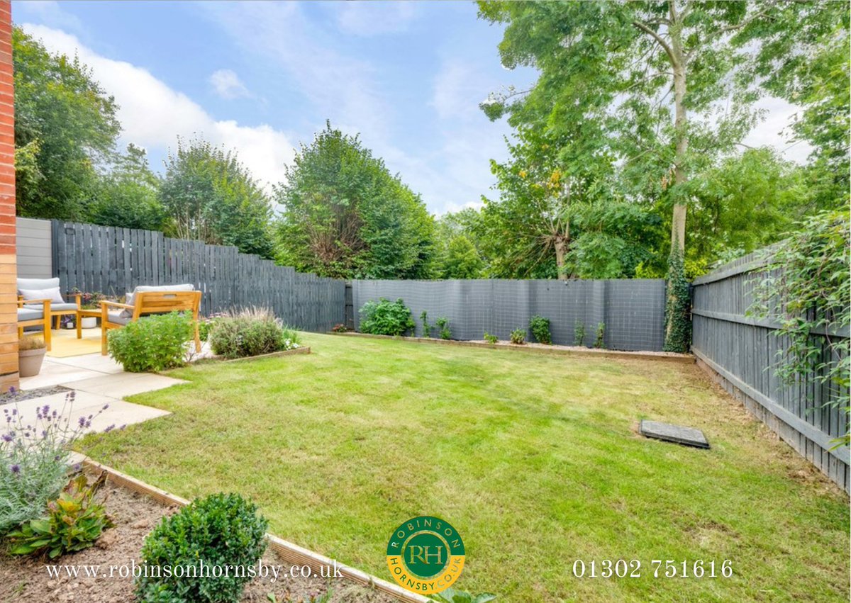 robinsonhornsby's tweet photo. Gally Knight Way, Langold📍

●3 bedrooms
● Kitchen diner
● Lounge with patio doors 
● Modern family bathroom
● Front and rear gardens
● Driveway and garage

https://t.co/FWEnc3N7FO

#ukproperty #doncaster #robinsonhornsby #langold https://t.co/2cyA6C89UP
