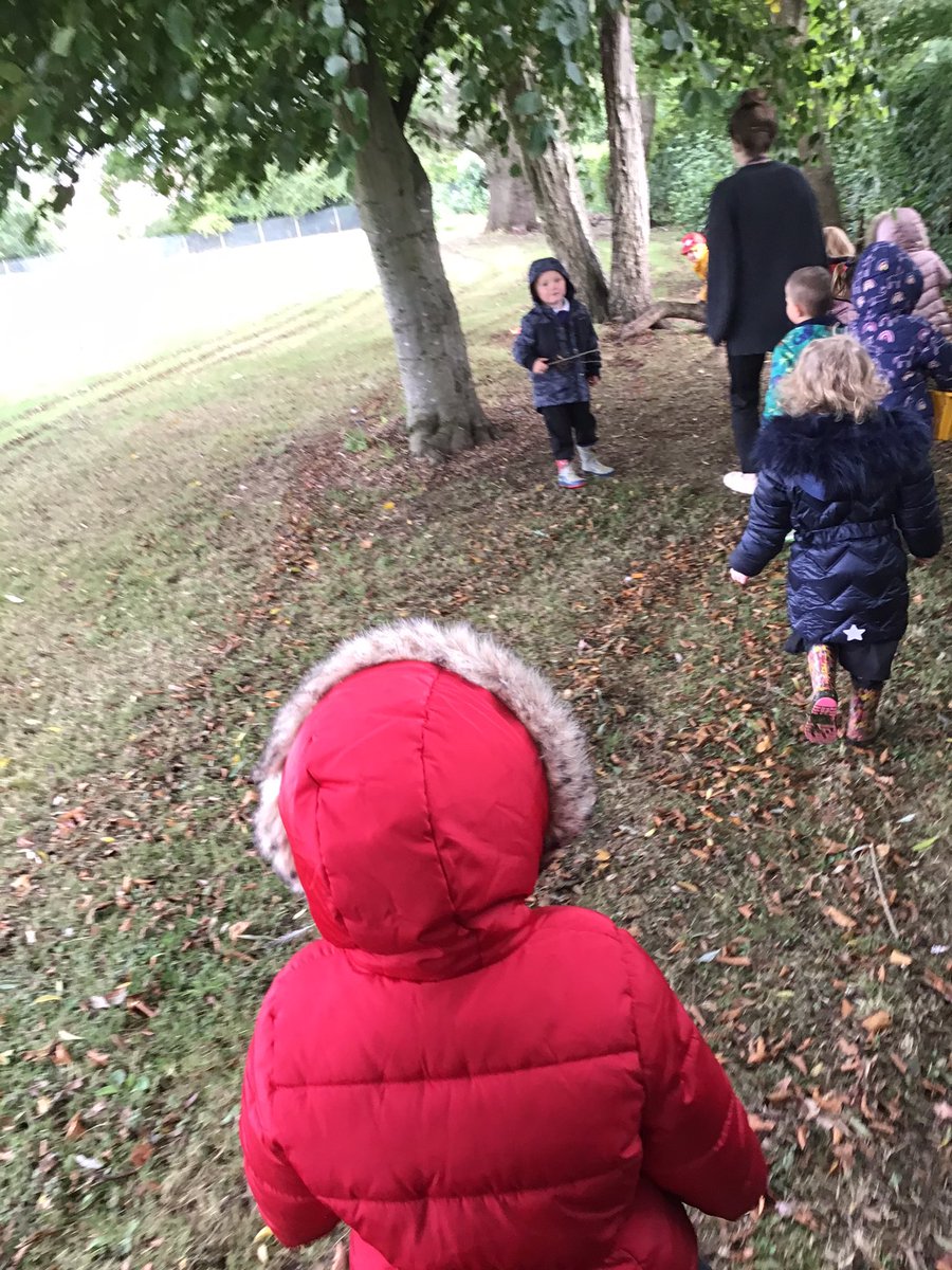 MissWhitehurst_'s tweet photo. In nursery we have become really interested in finding lots of insects outside. We enjoyed going on a walk around the field to find lots of natural objects today, which we are going to use to make insect houses tomorrow!🐞🐜🦟🐌🦋 #outdoorlearning #eyfs @aspear_ @RowParkAcademy https://t.co/o94GAu1tEQ