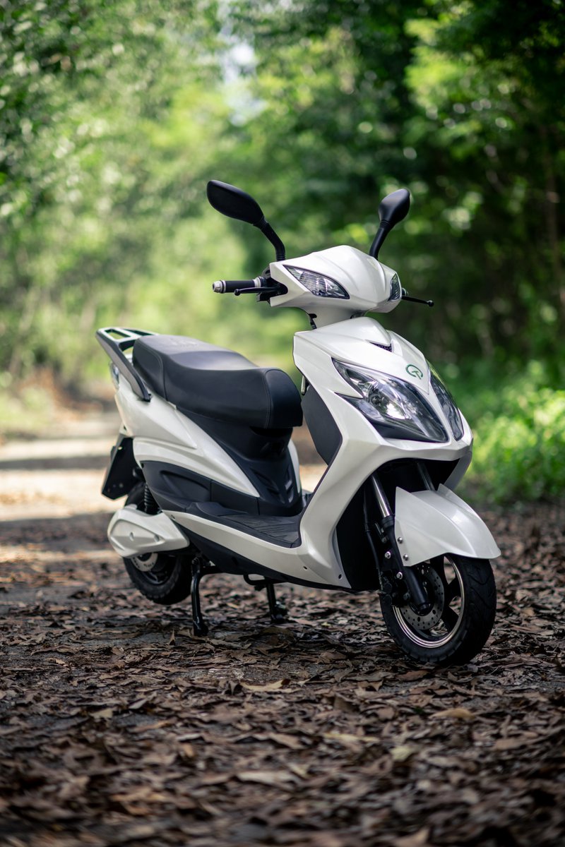 The Treeletrik T-70 is the perfect city bike which gives you 100KM per charge considering the average distance clocked by Malaysians is 75.7KM/day. 

#treeletrik #texpress #electricmotorcycle #electricvehicles #ev #emobility #change #green #cleantech