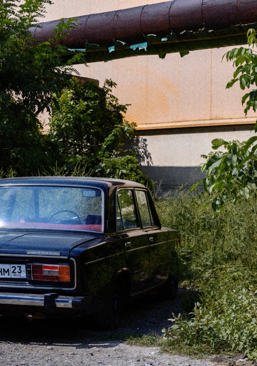 fottolok's tweet photo. #sovietheritage #colours #maksfilm #na_zavod #dailyphoto #lensculture #visualgrams #nikonphotography #documentaryphotography #moodygrams #visualgram #heyfsc #ourmag #streetphotography #волга #ваз2106 #классика https://t.co/gyZg534Llh