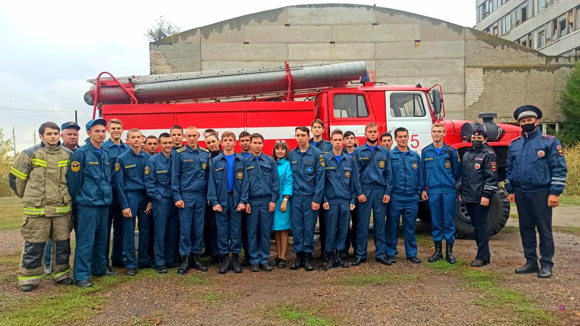 Мчс саянск. Мчс муром. 10 отряд мчс. Отряд мчс. Мчс на вызове.