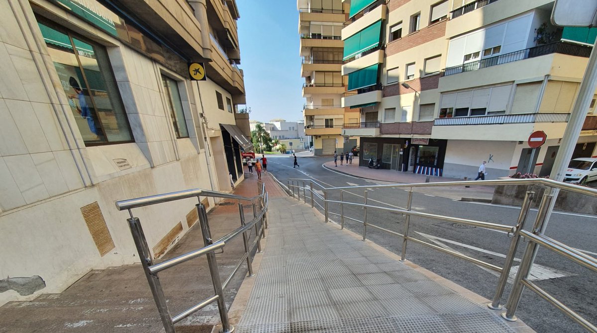 motrildigital's tweet photo. Finalizada la rampa que mejora la accesibilidad peatonal entre la avenida de Salobreña y la calle Aguas del Hospital

https://t.co/pRMFDfmP5G https://t.co/0kwItaTQUD