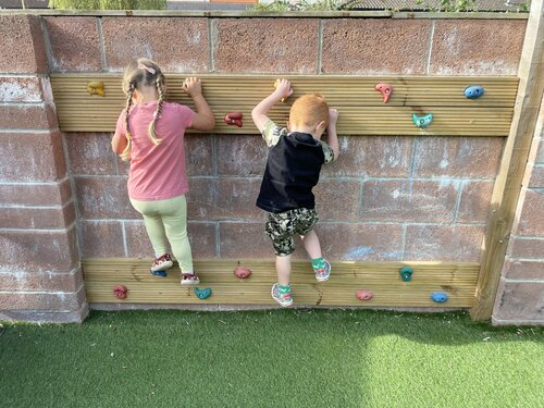 EvansofMonmouth's tweet photo. We have recently started supplying Monmouth Day Nursery with their locally grown, fresh produce to make sure the children in their care get all the nutrients they need!😍👍

Great to see that they are teaching the children the importance of locally grown, delicious food! https://t.co/Ymw6Cs4b4c