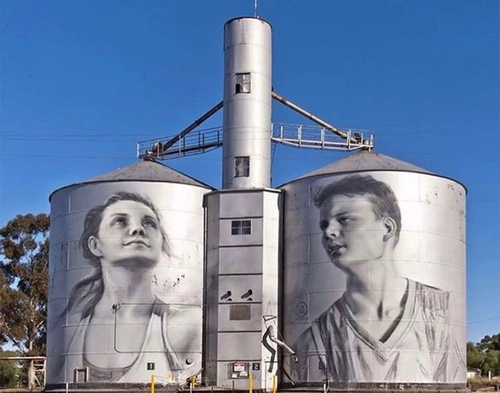 sticksnspoons's tweet photo. The Silo Art Trail in Australia >>> https://t.co/XtfZQXtipy <<< Read about amazing Street Art here! #streetart #muralart #australianstreetart #streetartguide #muralpainting #foodtravel #familytravel #travelsweden #travelwriter #travelblog #chefblog #sticksandspoons https://t.co/Qb7u0ZXhWh