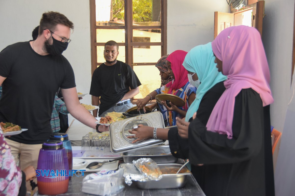 swahilipothub's tweet photo. Food is your body's fuel, it's time to refuel before we get back to the 4-Days Design Hackaton @garage48 @euafricajourney
#EUafricathejourney #DesignHackathon #DesignHackathonMsa https://t.co/91kiHMQvmb