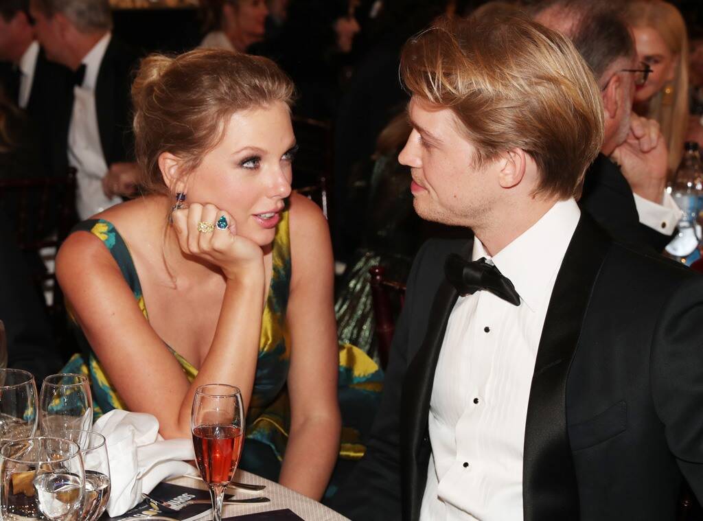 julietteswillow's tweet photo. Good morning!! Happy anniversary to taylor and Joe 💞
#taylorswift #28thofseptember https://t.co/y7oQoGwHsO