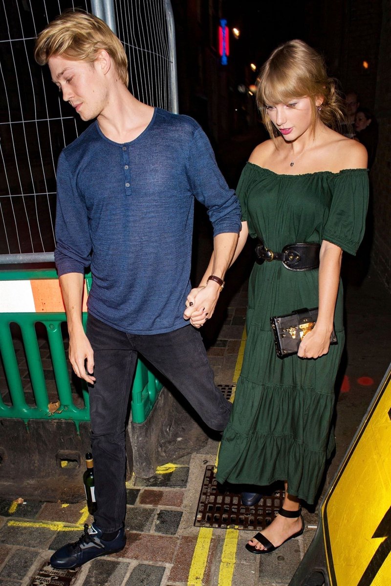 julietteswillow's tweet photo. Good morning!! Happy anniversary to taylor and Joe 💞
#taylorswift #28thofseptember https://t.co/y7oQoGwHsO