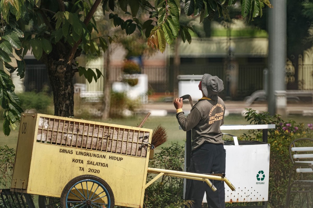 adjieandro's tweet photo. So after around two hours walk, these are some shots that I got. Hope you like it!

You can watch the complete set here:
https://t.co/KtRXdMWpGk

#streetphotography #mirrorlens #fujifilm #minoltarokkor #salatiga https://t.co/DO60JQwcbK