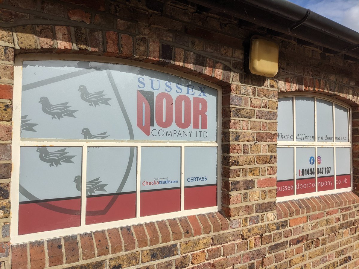 Moving on up!
New decals on the windows to let our customers know exactly where we are.

#doors #decals #smallbusiness #bigplans #composites