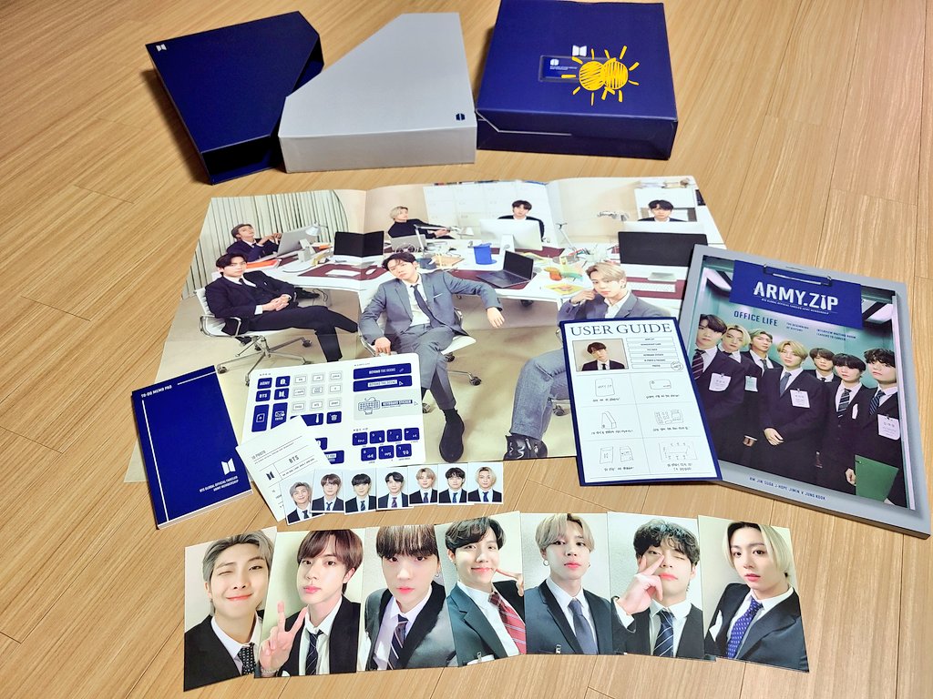 dktesz_'s tweet photo. 📢 หาร ARMY MEMBER KIT ทั้งเซต ตามรูป ❌ยกเว้น member card❌
(ไม่พร้อมส่ง)
🌟ID photo + Photo card
RM+JK 400
JH+V 400
JM 300
SG/JIN 250
🌟File rack+ARMY.ZIP+Poster+Keyboard sticker+To-do memo pad 400
ค่าส่ง20.-
#ตลาดนัดบังทัน #ตลาดนัดbts #memberkit #armymemberkit https://t.co/usPKc7k0fu