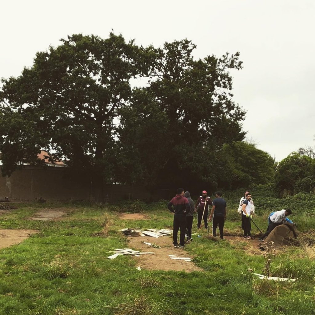 KentonCC's tweet photo. Last weekend the boys headed down to make the final preparations for the installation of our NEW NETS! We’ve got rid of the old matting and poles and now we’re just waiting for the new… STAY TUNED! 

#cricketnets #groundsday #outwiththeoldinwiththenew https://t.co/VZV87qiPoz