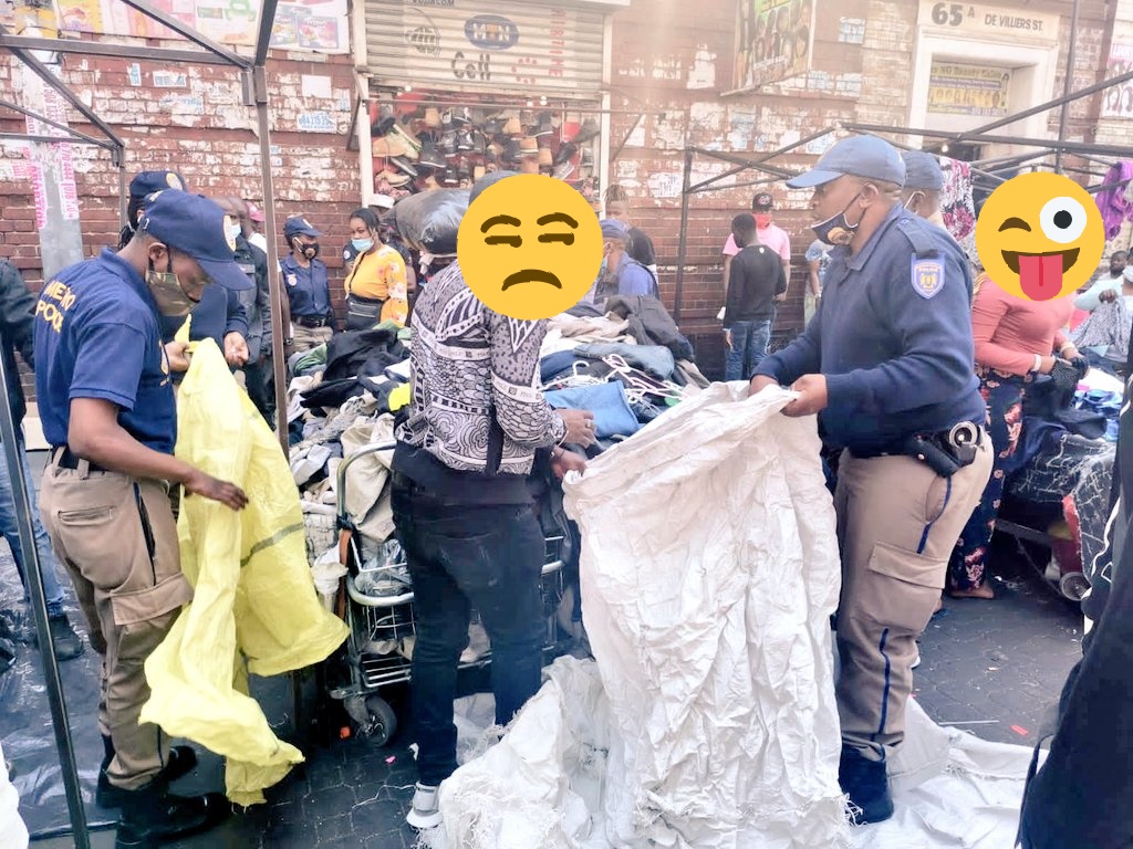 JoburgMPD's tweet photo. High Density By-laws enforcement conducted in the @CityofJoburgZA. 

Help us keep the City clean &amp; safe!!!!
#WeServeJoburg #SaferJoburg #JoburgByLaws https://t.co/mQdwMpZQoh