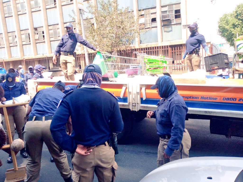 JoburgMPD's tweet photo. High Density By-laws enforcement conducted in the @CityofJoburgZA. 

Help us keep the City clean &amp; safe!!!!
#WeServeJoburg #SaferJoburg #JoburgByLaws https://t.co/mQdwMpZQoh