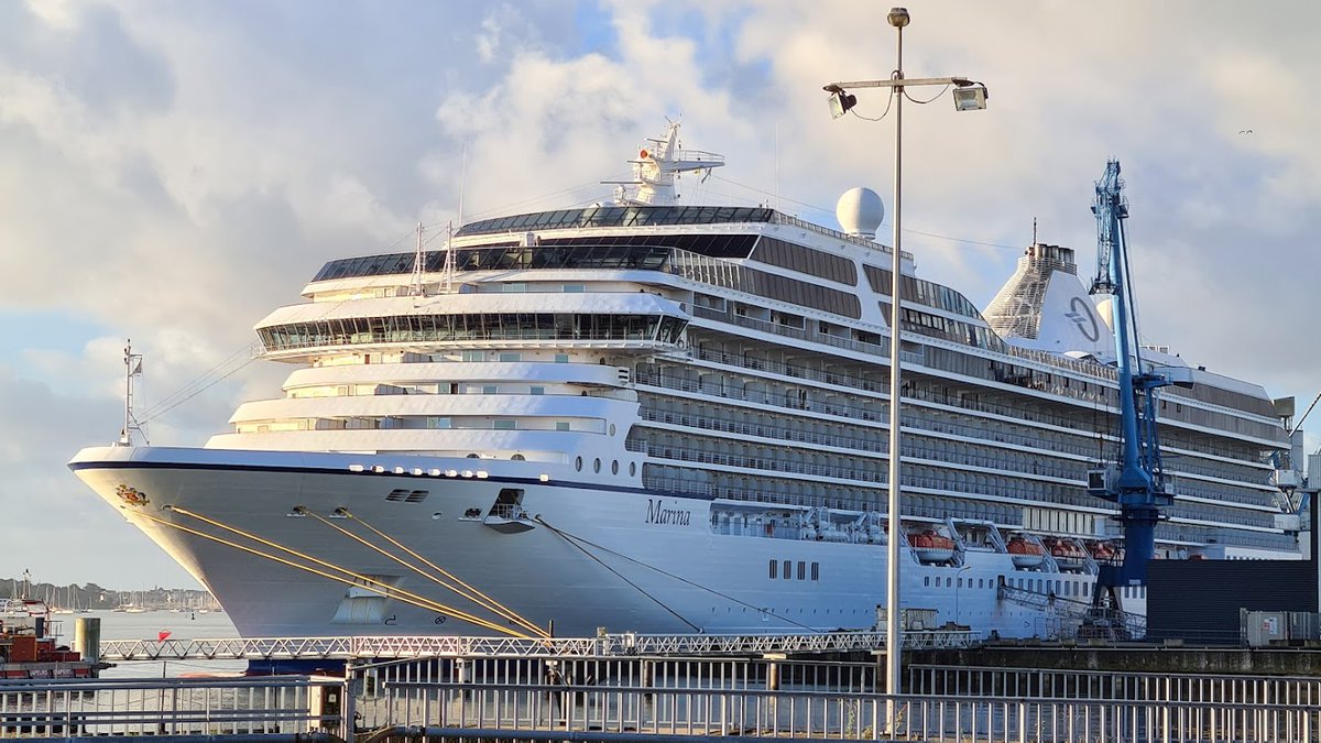 maritimement's tweet photo. En 2022 ce sont 9 grands paquebots qui sont attendus dans le port de Lorient.

Le Marina est le premier paquebot à faire escale le week-end dernier à Lorient, depuis la fin de la crise du Covid19. Ce paquebot de 239 mètres de long et 32 de large peut

https://t.co/YjeVeN5inn https://t.co/p5eHdQltrb