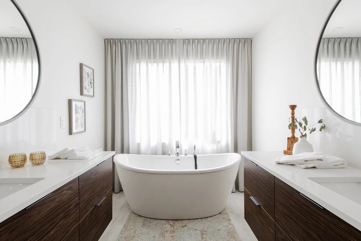 #covid curveball changes focus, but fails to stop the latest #modelhome by <a href="/Uniform_Homes/">Uniform Developments</a> at Richardson Ridge from being finished. Take a tour: bit.ly/39IIpa3
#Ottawa #newhomes