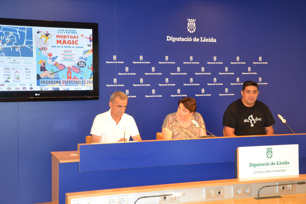 Diputació de Lleida (@diputaciolleida) on Twitter photo 📢La Fira de la Màgia #MontgaiMagic tornarà a omplir de màgia els carrers de #Montgai. Se celebrarà entre el 30 de setembre i 3 d’octubre amb actuacions del Mago Félix, <a href="/karlussoler/">Karlus soler</a> i #MagicAndreu com a caps de cartell🪄
#laforçadelsmunicipis
👇👇👇
t.ly/07VH 📢La Fira de la Màgia #MontgaiMagic tornarà a omplir de màgia els carrers de #Montgai. Se celebrarà entre el 30 de setembre i 3 d’octubre amb actuacions del Mago Félix, <a href="/karlussoler/">Karlus soler</a> i #MagicAndreu com a caps de cartell🪄
#laforçadelsmunicipis
👇👇👇
t.ly/07VH