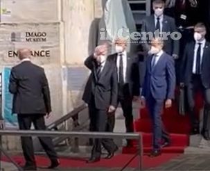 Il_Centro's tweet photo. #Abruzzo #28settembre #martedi #MattarellaaPescara #ImagoMuseum #PresidenteaPescara #SergioMattarella
Mattarella a #Pescara, bagno di folla e un grido: "Non lasci il Quirinale" / VIDEO
https://t.co/59YEmLvsfn https://t.co/lyPWVpjJlf