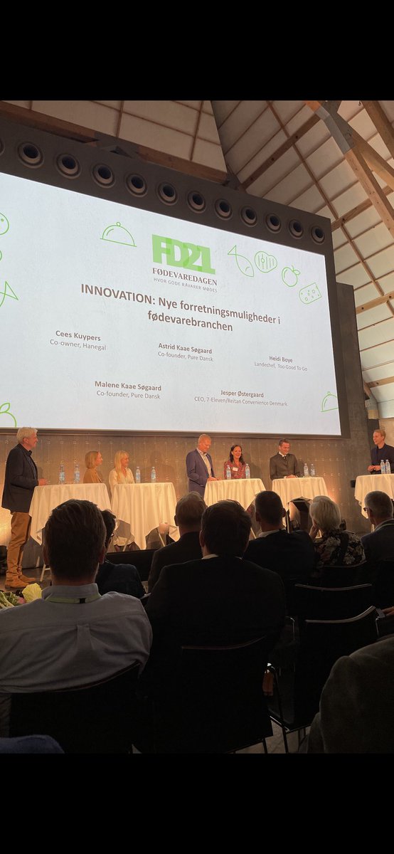 LFFnp's tweet image. Super interessant talk om innovation i fødevarebranchen på #fødevaredagen2021 med @JesperBuch.  Paneldiskussionen med masser af gode takeaways fra virksomhederne Pure Dansk, @TooGoodToGo og Hanegal, som formået at skabe momentum midt i en krisetid👍🏼