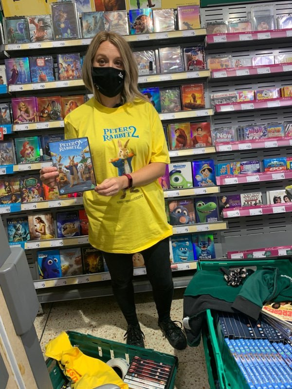 eXPD8_fm's tweet photo. Here's a #throwback to when #eXPD8 supported the launch of #PeterRabbit2 film in August – perfect for an afternoon of family fun! 🥕🐇
What a fantastic #PointOfSale display piece as well 😍 Get in touch at hello@expd8.co.uk to enquire about our #retailsupportservices 
✅ https://t.co/1DFJEBj8US