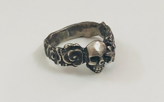 sadesign5's tweet photo. 7 U.S SIZE Skull & Flowers Ring - Oxidized 925 https://t.co/DEj3J6549p #jewelry #rings #statementrings #punkwomanring #motorcyclewedding @etsymktgtool https://t.co/SB5KdhcvIb