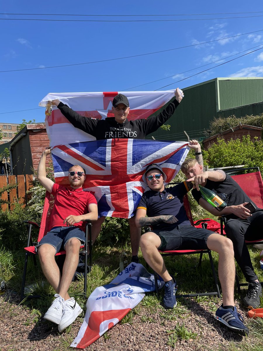 Lewis_To's tweet photo. @DunkM96 happy birthday san!💙🇬🇧 https://t.co/eMsYvJC9iY