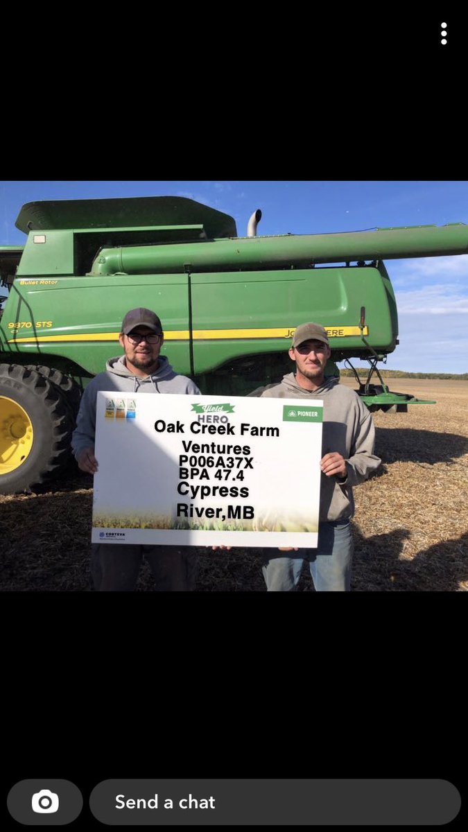Two very sharp young farmers here folks - thanks Vermeersch’s &amp; congrats on a great yield hero weigh #YieldHero21 <a href="/PioneerSeedsCA/">Pioneer Seeds Canada</a>