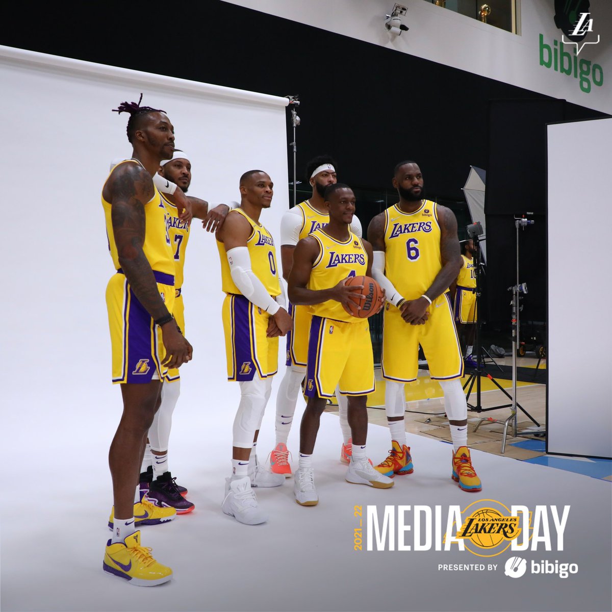 overtime's tweet photo. THE NEW LAKERS 🔥
(📸: @Lakers) https://t.co/YpEPGZdVFx