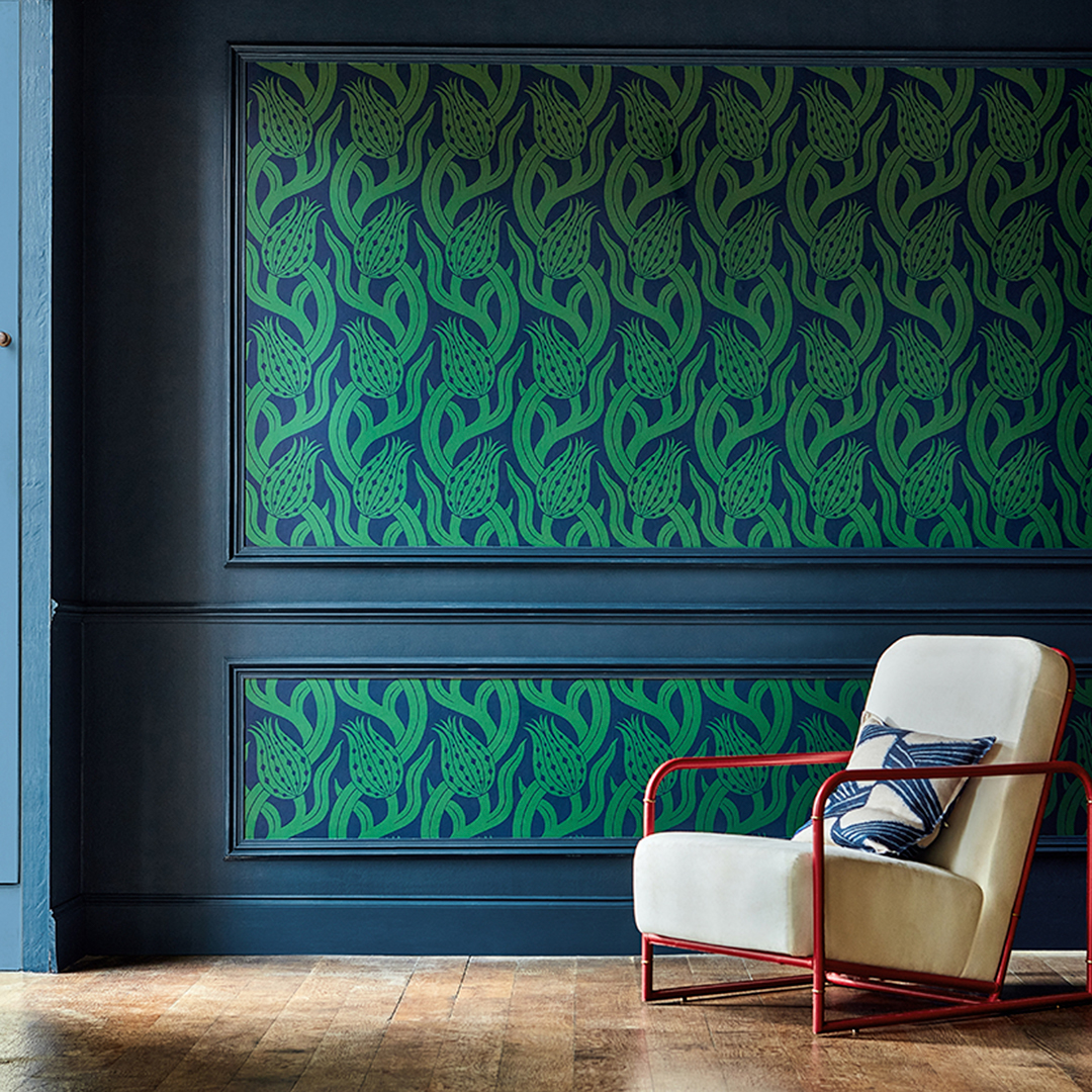 Suffused with history, this is Persian Tulip taken from this month's design story, Artist's House. Made famous by Fortuny in the 19th century, Persian Tulip is a stunning, modern take on a traditional Persian motif from the 17th century. 

Wallpaper: bit.ly/zoffany-persia…