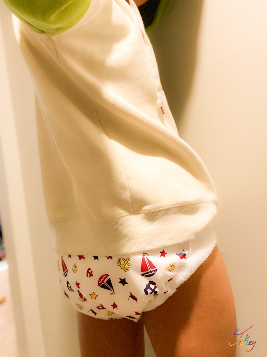 lilpupjakey's tweet photo. Another olive photo! repping the Dino hoodie and the cloth pamp! And look at that booty 🍑!!! https://t.co/v2dY4V1kCH