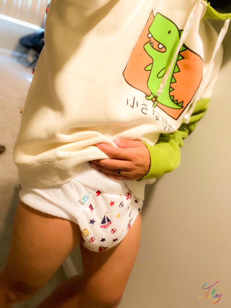 lilpupjakey's tweet photo. Another olive photo! repping the Dino hoodie and the cloth pamp! And look at that booty 🍑!!! https://t.co/v2dY4V1kCH