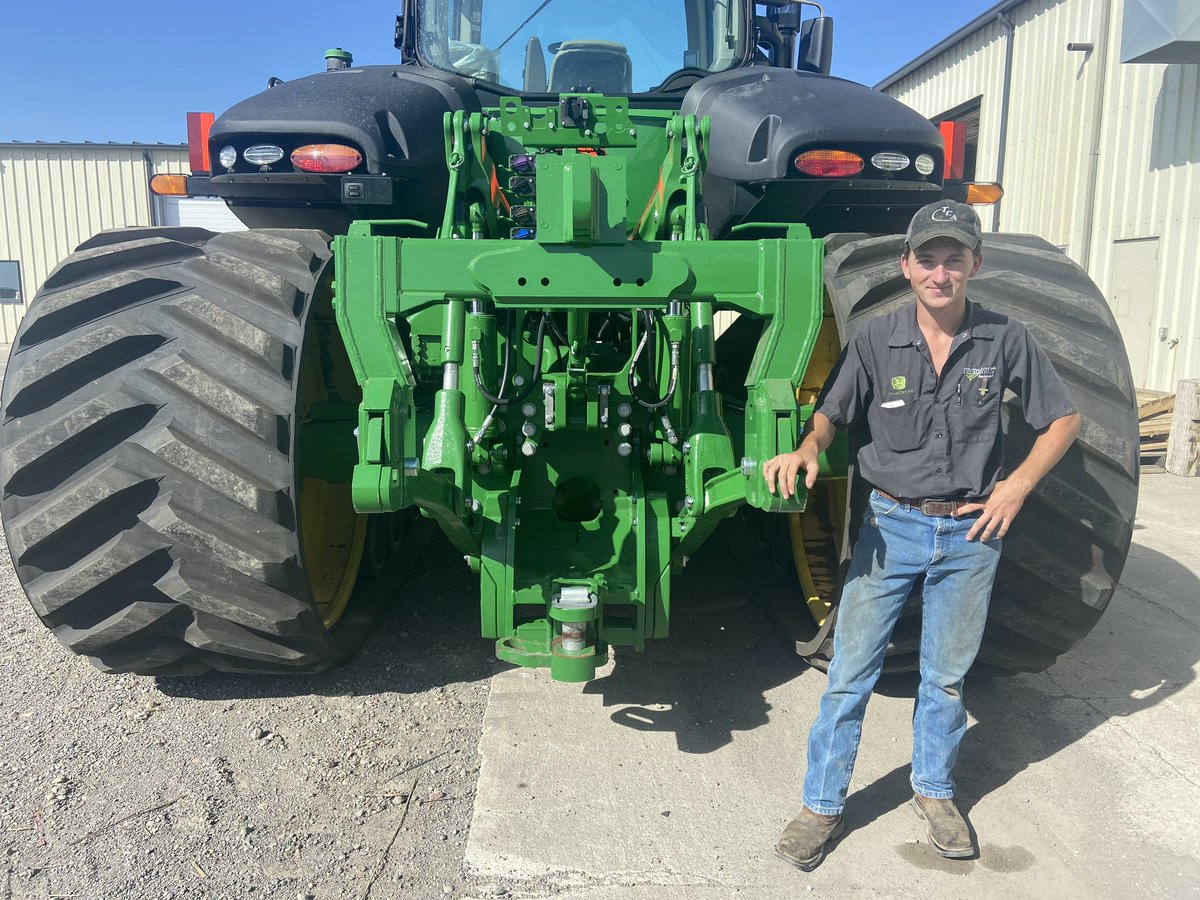 PVESethScott's tweet photo. Cole, a first year graduate of JD tech program @SCCNeb just installed 3-points on three 9570RT tractors. Crazy how Cole has progressed in 6 months @PVEQUIP https://t.co/mOYS5IYj3U