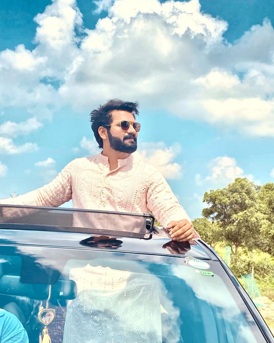 AkhilS_Trends17's tweet photo. What an awesome picture #AdvHBDStarboyAkhilSarthak https://t.co/mwy5aZnF1C