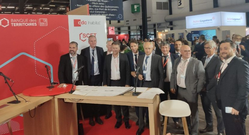 BdT_NAquitaine's tweet photo. #CongresHlm
L’innovation au cœur de l'engagement social😉
🖊️Signature de la convention expérimentation Innovation DATA et simplification avec 3 bailleurs néo aquitains :
-#Noalis
-@clairsienne
-#HabitatDeLaVienne https://t.co/1qf8S79YQy