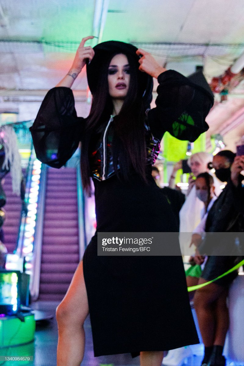From @londonfashionweek fashion show !
Walking for <a href="/cyberdog/">Cyberdog</a> 👽
Thank you for having me this year too!! 

Photo @tristanfewings <a href="/gettyimages/">Getty Images</a> 

#nishasara