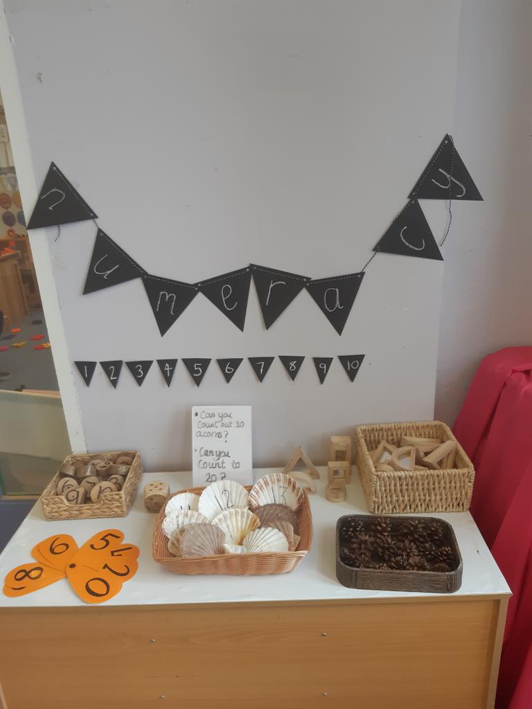 Saltoun_Primary's tweet image. Nursery numeracy table ❤ #MathsWeekScotland #earlyyearsnumeracy