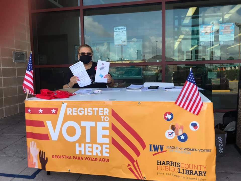 AKOmega1928's tweet photo. Our chapter president Cherise is making sure voters are registered for the upcoming elections with the League of Women Voters
#BacktotheBallotBox
#NationalVoterRegistrationDay
#AKA1908
#WeAreSouthCentral
#AKOmega1928
#ServiceandSisterhood
#Excellence https://t.co/WsrNK32piE