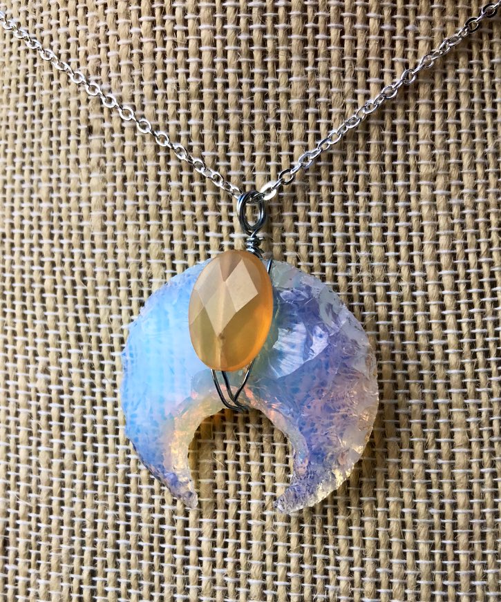 BaileyHelena's tweet image. I have 2 crystal moon pendants available! Rose quartz with gold copper wire and opalite glass with faceted carnelian! 30 cad (23.60 us) each, or take both for 50 cad (40 us) and get a free gift! Dm me 💖