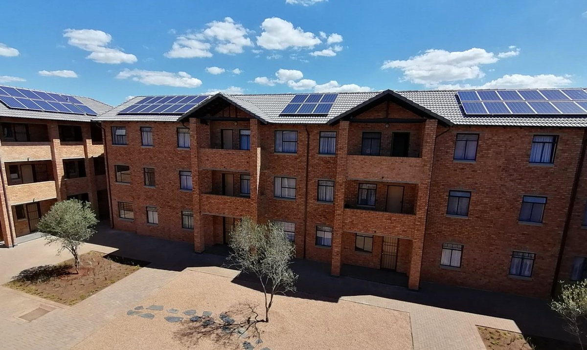 PowerOptimal's tweet photo. See our latest blog article titled "Solar PV and the value of your home: What the experts say"

Can #solar #PV improve the saleability of your home, or enable a sale premium? 

#SouthAfrican property experts Anthony Stroebel and Sandra Gordon give insight

https://t.co/RMOZSICUxo https://t.co/GxEl7Lcd1k