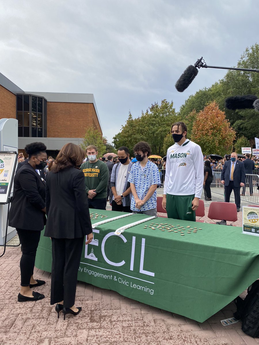 On National Voter Registration Day, <a href="/VP/">Vice President JD Vance</a> Harris visited a political science class and a voter registration drive at George Mason University in Fairfax, VA. 

She urged students not to be turned off by political “gamesmanship” in DC bc impt decisions are being made abt their lives.