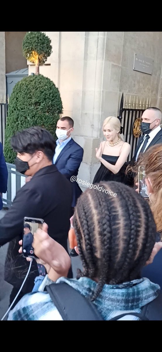 📷 Rosé PFW

ROSÉ AT SAINTLAURENT PFW 
#ROSÉxYSLParisFW