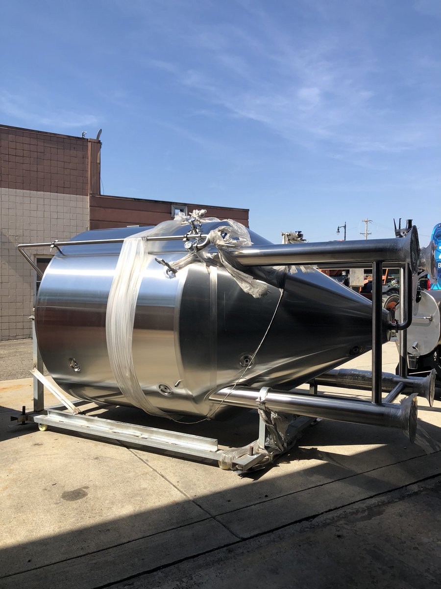 ZaftigBeer's tweet photo. New tank, who dis? Meet Gertie! @craftmasterstainless #drinkzaftig #zaftigbeer #fermenter #30bbl #craftbeer https://t.co/SwL1bzYClS