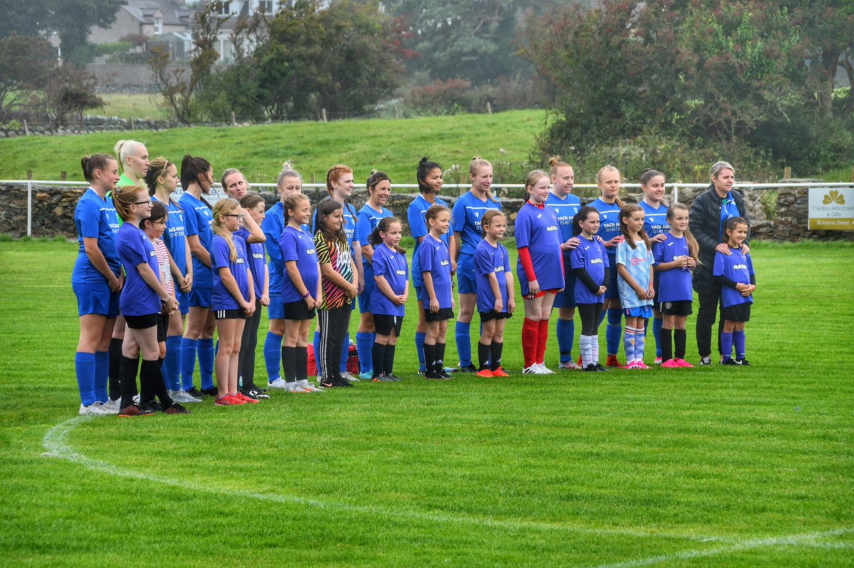 amlwchtownfc's tweet photo. Sincere condolences from all at the club to @Lexi_musgrave @musgrave_paige and family on the recent passing of their dad, Vaughn. Both teams held a minute’s silence as a mark of respect before Sunday’s game. 💙💙 https://t.co/NJiXV3TmjY