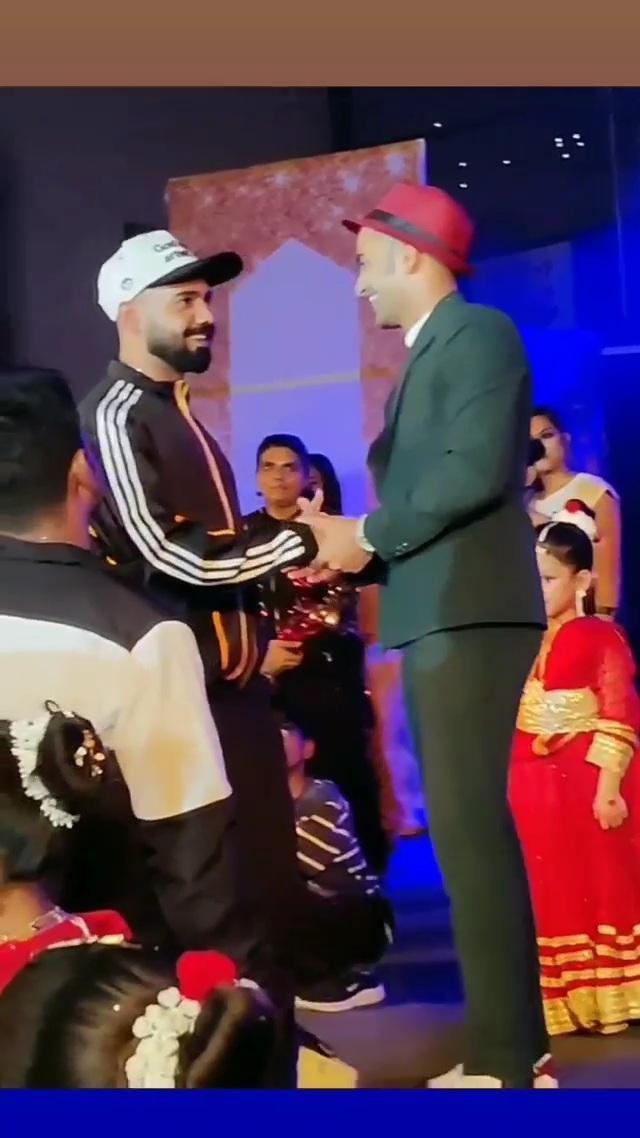p_se_priyanka_'s tweet photo. Everything happens for a reason.. from DID to Ultimate Dancer,their smiles speak volume
Warmness of their bonding never fade away by the times but grows,
And that the true friendship is,
Wishing a great future for both of u
Take Care Love❤️
#34DaysLeft
#OurSunshinesBdayCountdown https://t.co/c3MFbGVlFa