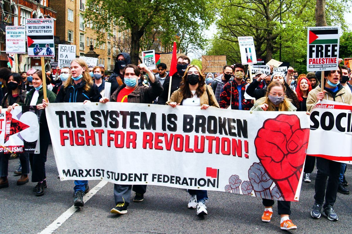 GsmithsMarxists's tweet photo. Radicalisation of the youth leaves the ruling class fearful!

“We are the working class and voters of the future, and a stronger generational opinion is already forming.”

https://t.co/KqACETmaow

#StarmerMustGo #marxistcommunistparty #socialism #starmerout #Leftist #Communism https://t.co/q1i0Ud2dP0