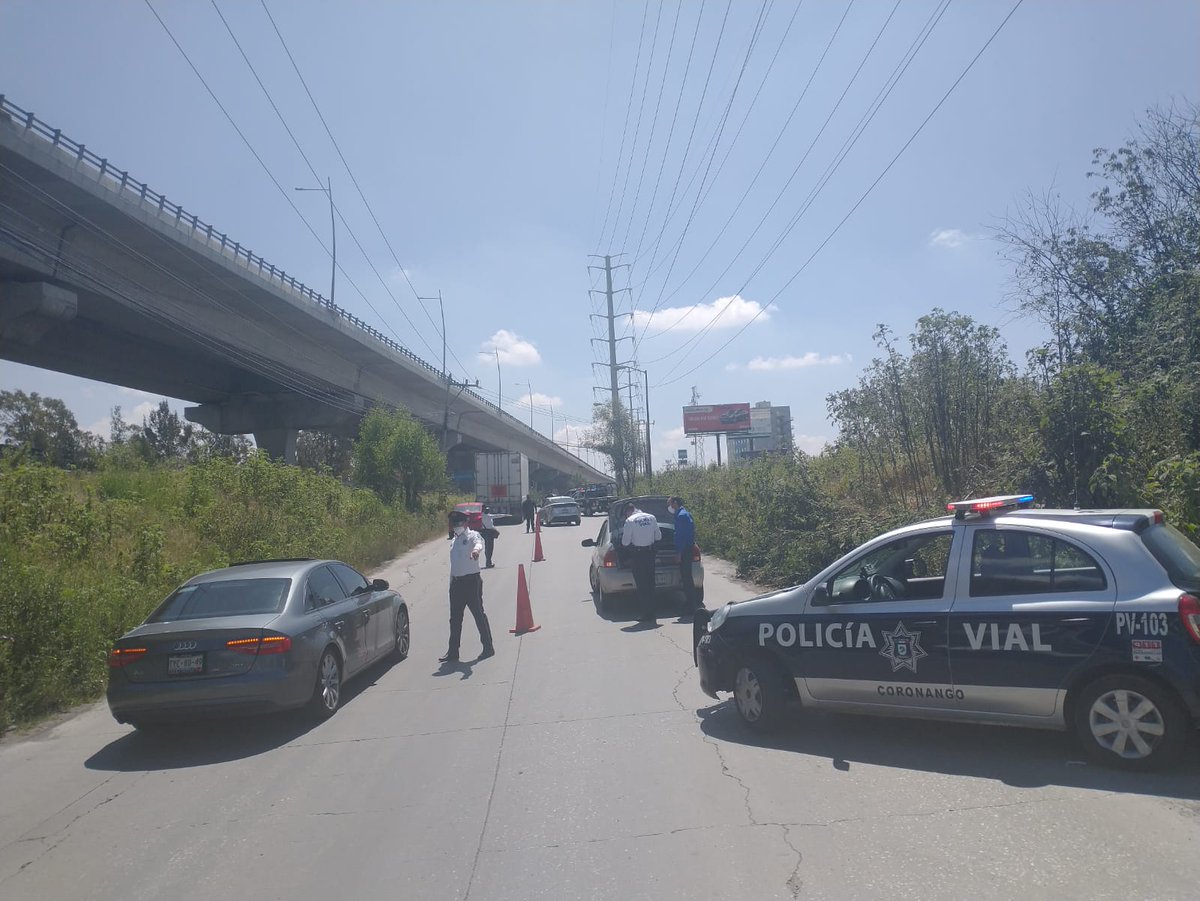 Comis_Coronango's tweet photo. Por acciones realizadas en la zona, elementos de vialidad realizan abanderamiento para aligerar el flujo vehicular
⌚1800
📍#Coronango 
👮Vialidad Municipal
#PrimeroTuSeguridad https://t.co/RNVZylmaiw