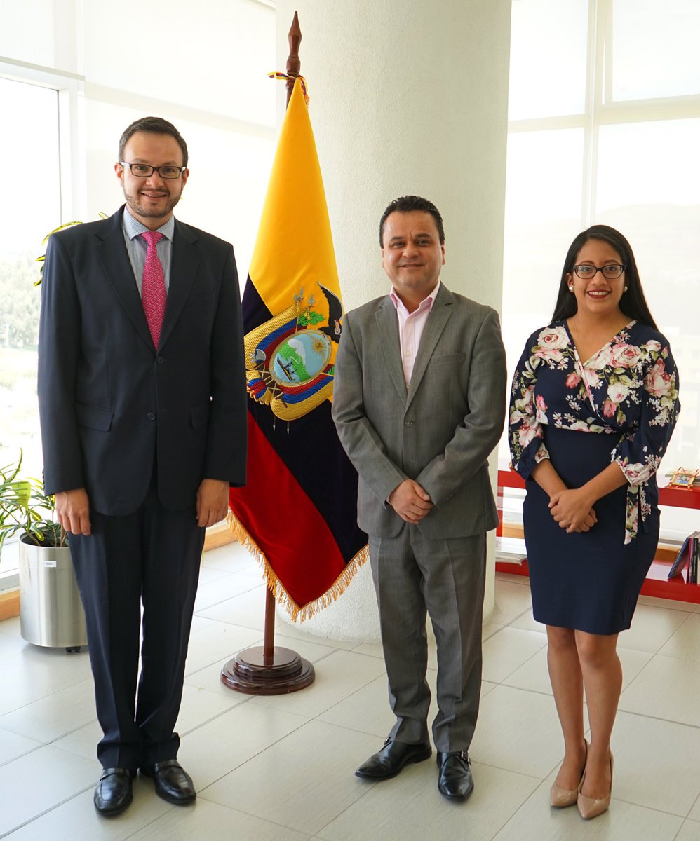 El ministro <a href="/EstebanBernalB/">Esteban Bernal🇪🇨</a> incorpora a los viceministros del #MIES.

Diego Monsalve Tamariz (<a href="/dmonsalve33/">Diego Monsalve Tamariz</a>) como nuevo viceministro de Inclusión Económica.

Verónica Cando Benavides (<a href="/VeronicaCandoB/">Verónica Cando Benavides</a>) como nueva viceministra de Inclusión Social.

#GobiernoDelEncuentro