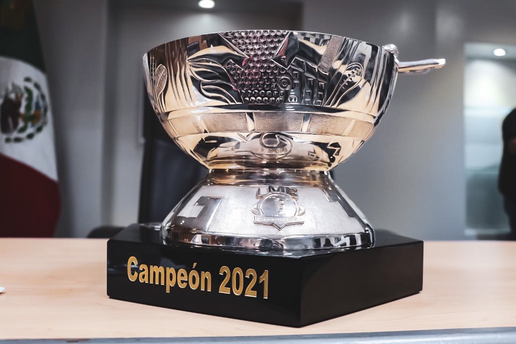 MacfarlandRuiz's tweet photo. Es un gran orgullo y un honor haber recibido al director general del Club Toros de Tijuana con la copa Copa Zaachila, que ganaron el 15 de septiembre cuando se coronaron campeones del la Liga Mexicana de Besibol. 

¡Felicidades! https://t.co/8zkjtQbw4U