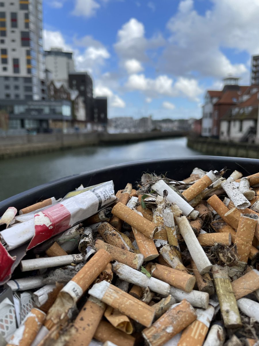UKrubbishwalks's tweet photo. Just finished counting today’s batch of #cigarettebutts and I’ve cracked the 990,000 milestone! Less than 10,000 to collect to reach 1 million butts collected off the streets of #Ipswich. Sooooo close now!! 🚬🚯🗑💚🌍 #1millionbutts #blitzthebutt #smokinglitter https://t.co/tY1KiEsRpS