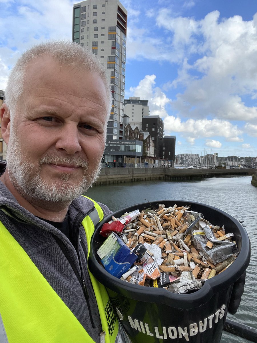 UKrubbishwalks's tweet photo. Just finished counting today’s batch of #cigarettebutts and I’ve cracked the 990,000 milestone! Less than 10,000 to collect to reach 1 million butts collected off the streets of #Ipswich. Sooooo close now!! 🚬🚯🗑💚🌍 #1millionbutts #blitzthebutt #smokinglitter https://t.co/tY1KiEsRpS
